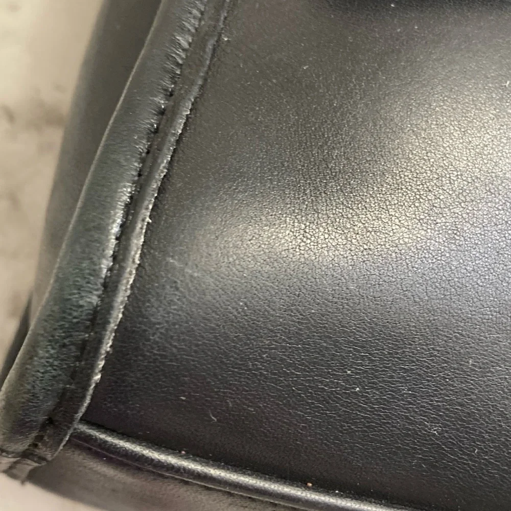 Coach 9870 vintage black or navy blue leather 1997 court bag